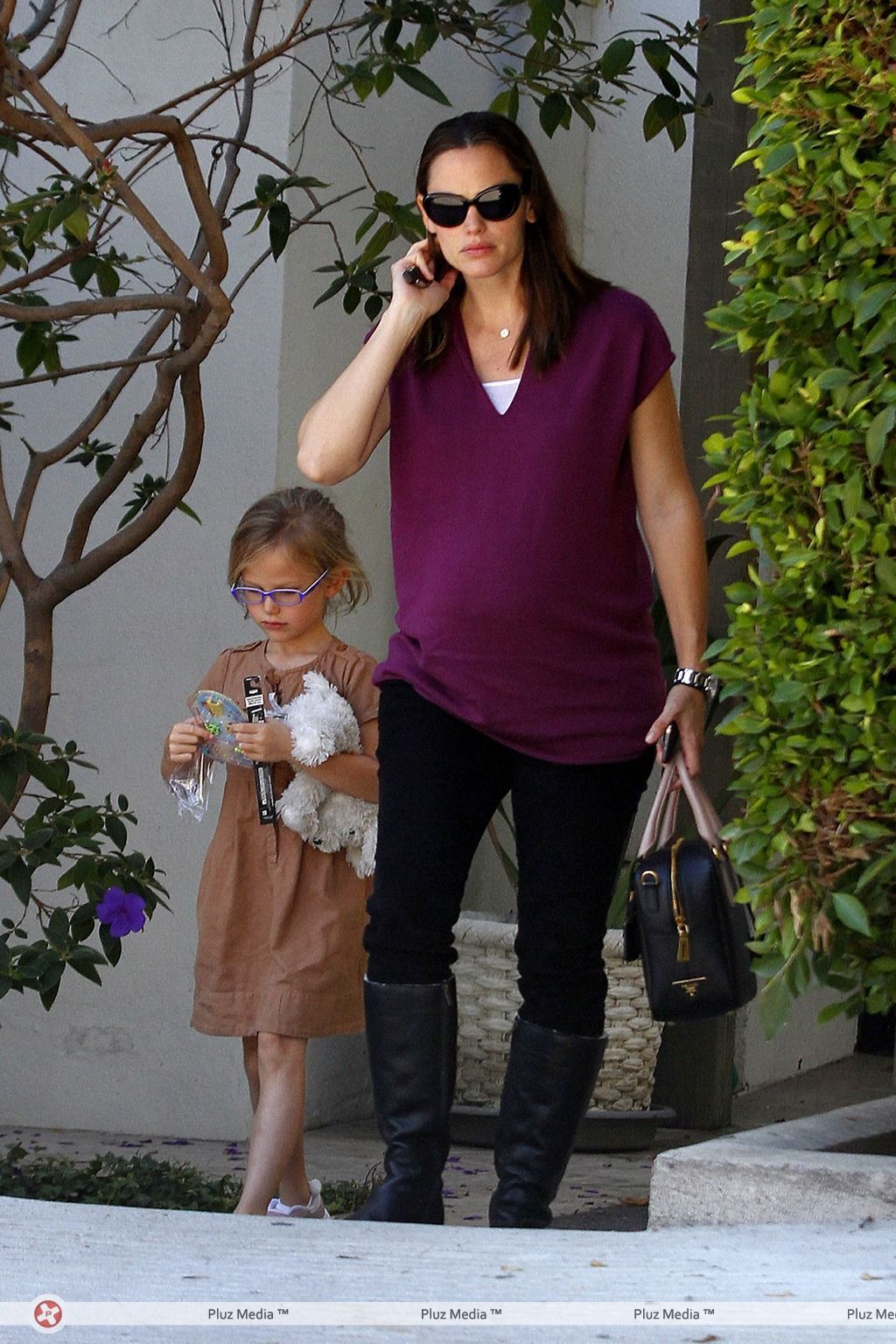 Jennifer Garner takes her daughter Violet Affleck to the dentist | Picture 112703